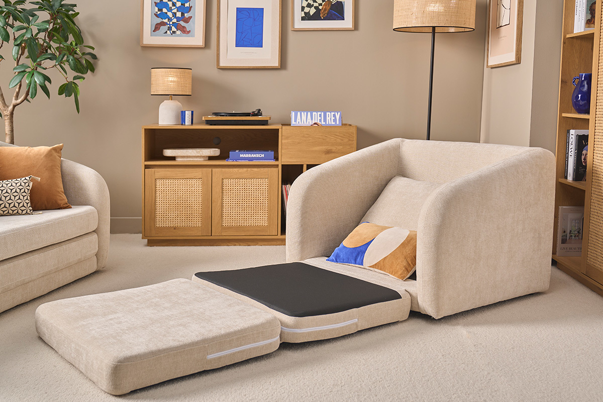 Poltrona convertibile in tessuto effetto velluto texturizzato beige MAHAUT