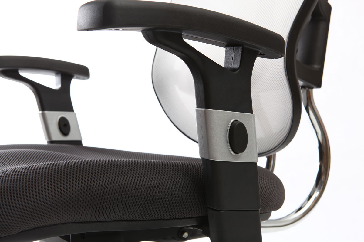 Poltrona da ufficio ergonomica colore bianco e nero opzione appendiabiti UP TO YOU