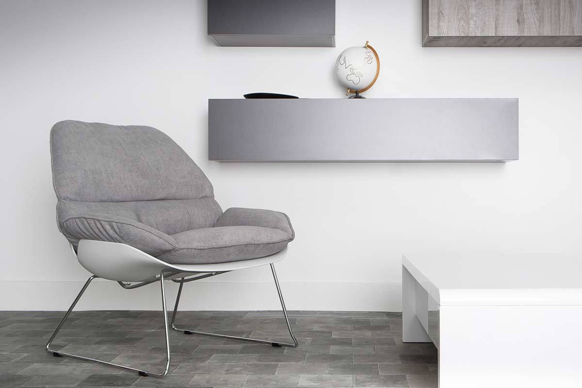 Poltrona design con scocca Bianco e tessuto Grigio KOKON