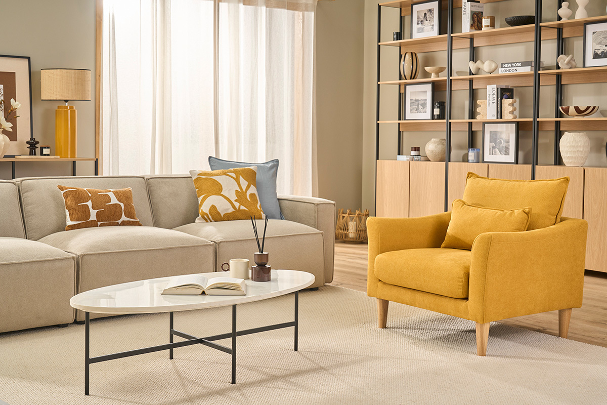 Poltrona design effetto velluto giallo senape KATE