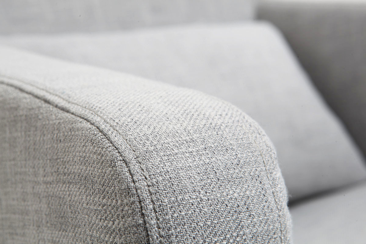 Poltrona design grigio gambe in legno KYOTO