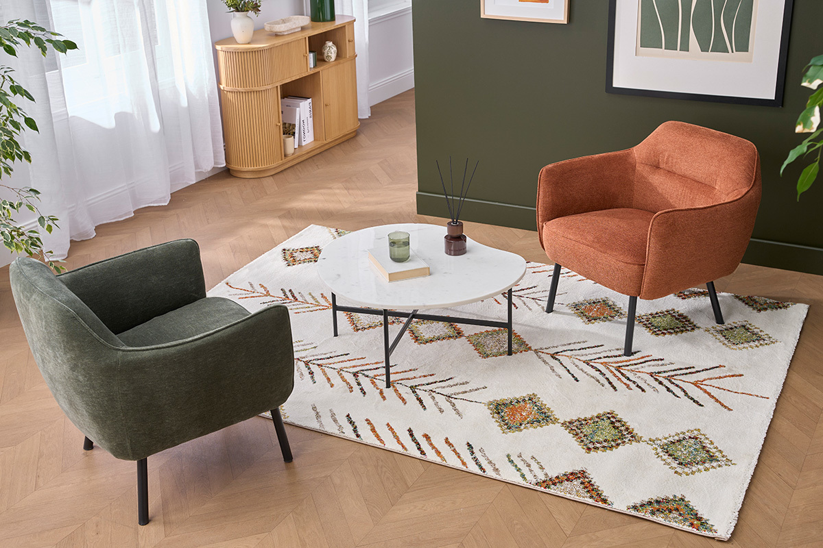 Poltrona design in tessuto effetto velluto texture terra bruciata e metallo nero LAURENS