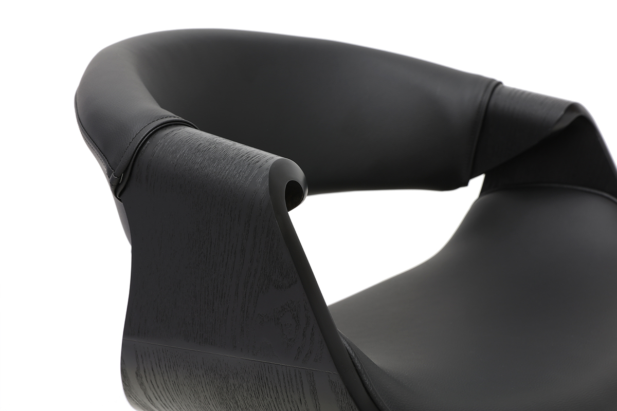 Poltrona di design nera ARAMIS con braccioli, vista dettagliata della seduta e delle finiture in legno nero.