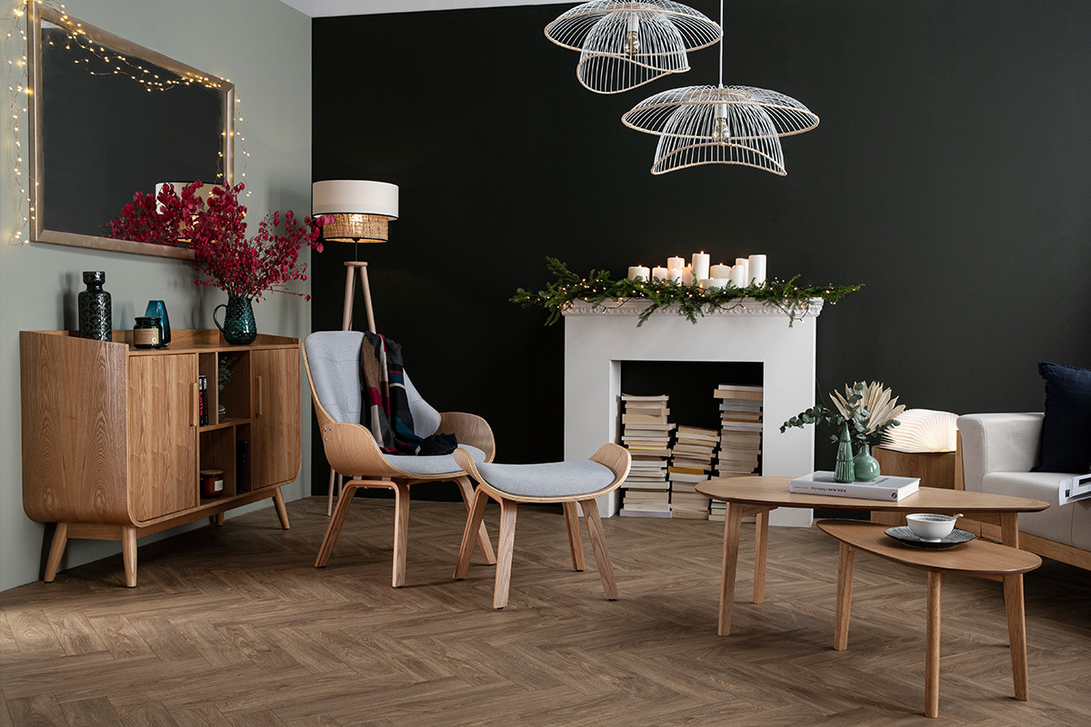 Poltrona di design con poggiapiedi in tessuto grigio chiaro e legno VIVI