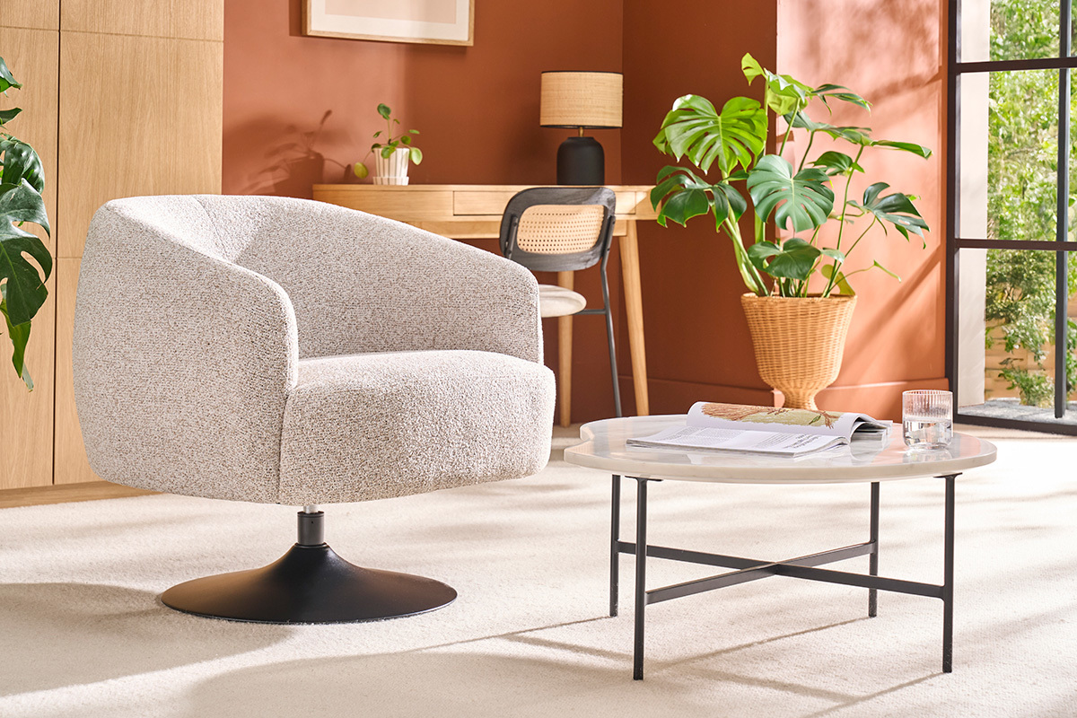 Poltrona girevole in tessuto effetto boucl beige e metallo nero BOWIE