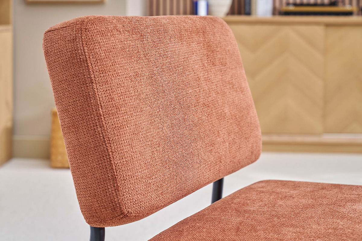 Poltrona in tessuto ciniglia terra bruciata e metallo nero VEDANA