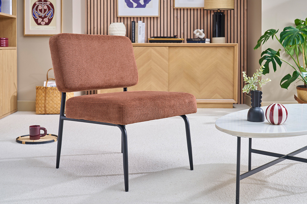 Poltrona in tessuto ciniglia terra bruciata e metallo nero VEDANA