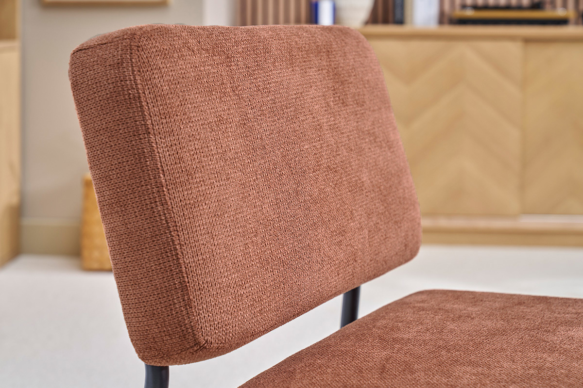 Poltrona in tessuto ciniglia terra bruciata e metallo nero VEDANA