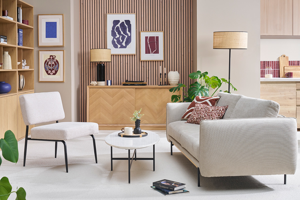 Poltrona in tessuto di ciniglia beige e metallo nero VEDANA