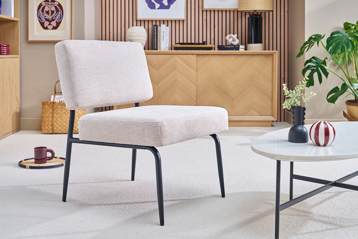 Poltrona in tessuto di ciniglia beige e metallo nero VEDANA