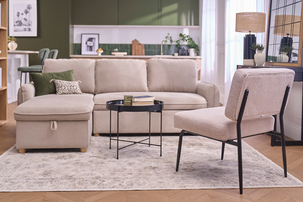 Poltrona in tessuto di ciniglia beige e metallo nero VEDANA