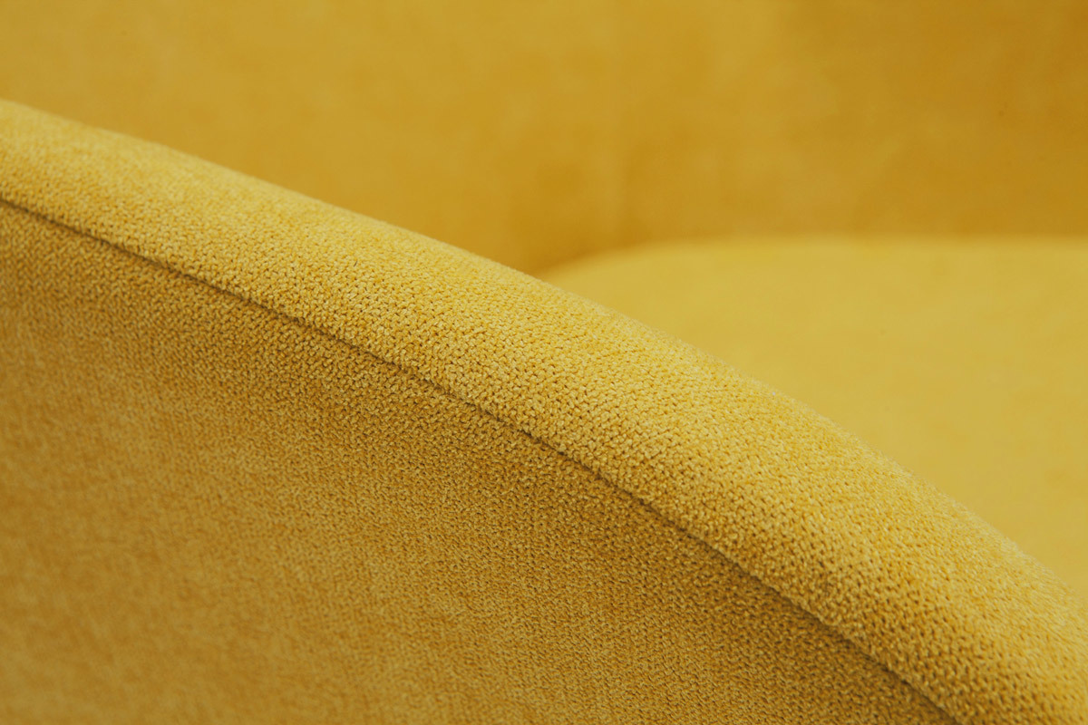 Poltrona in tessuto effetto velluto giallo senape MAYNE