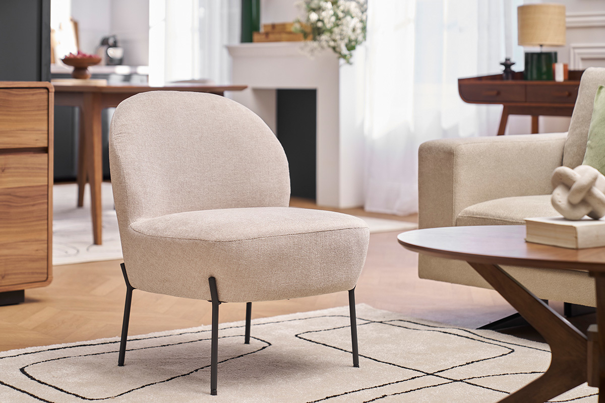 Poltrona in tessuto effetto velluto testurizzato beige e metallo nero BELEY