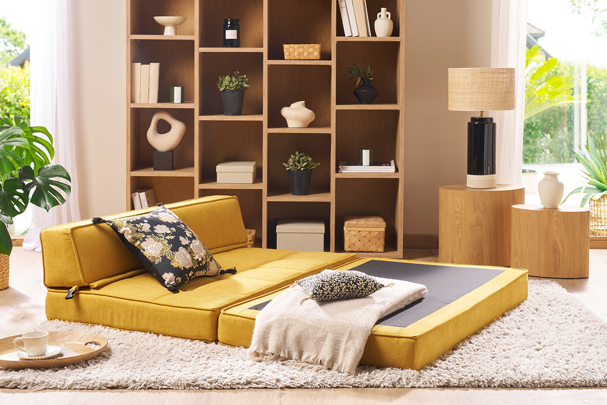 Poltrona letto 2 posti in tessuto effetto velluto giallo senape KATY