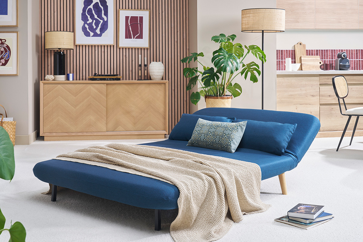 Poltrona letto a due posti convertibile in tessuto blu scuro e legno chiaro AMIKO