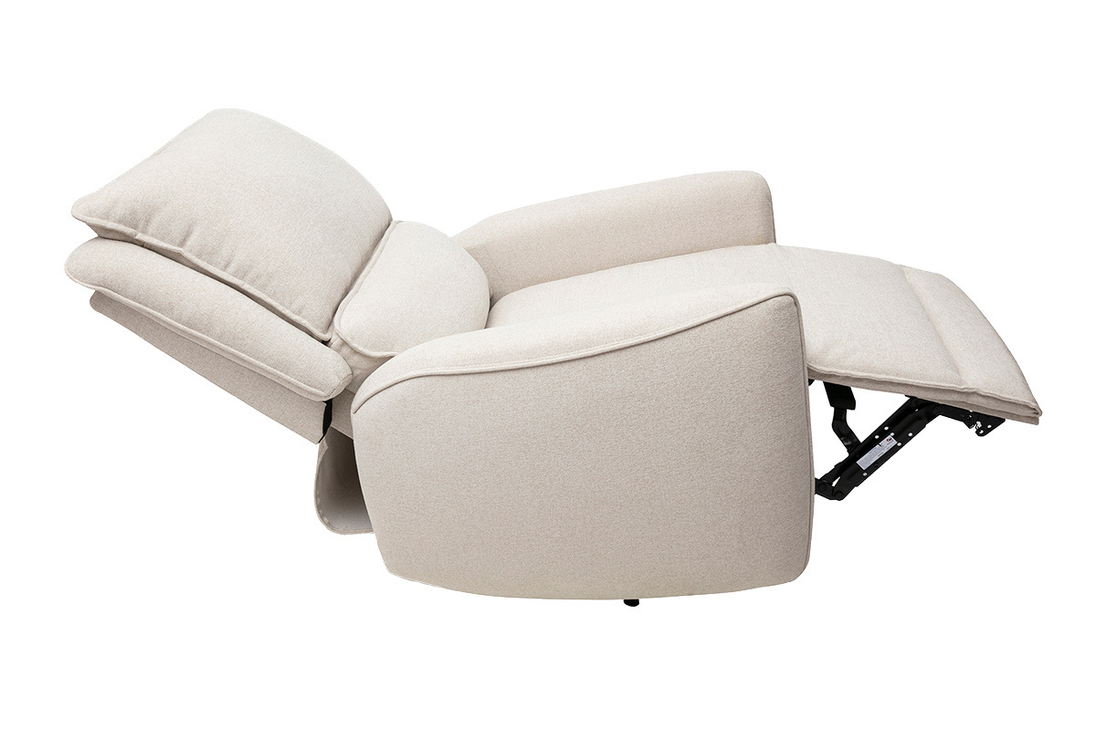 Poltrona relax elettrica in tessuto beige con poggiapiedi aperto, vista laterale
