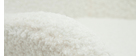 Poltrona scandinava in tessuto bianco con lana effetto riccia e legno ESKUA