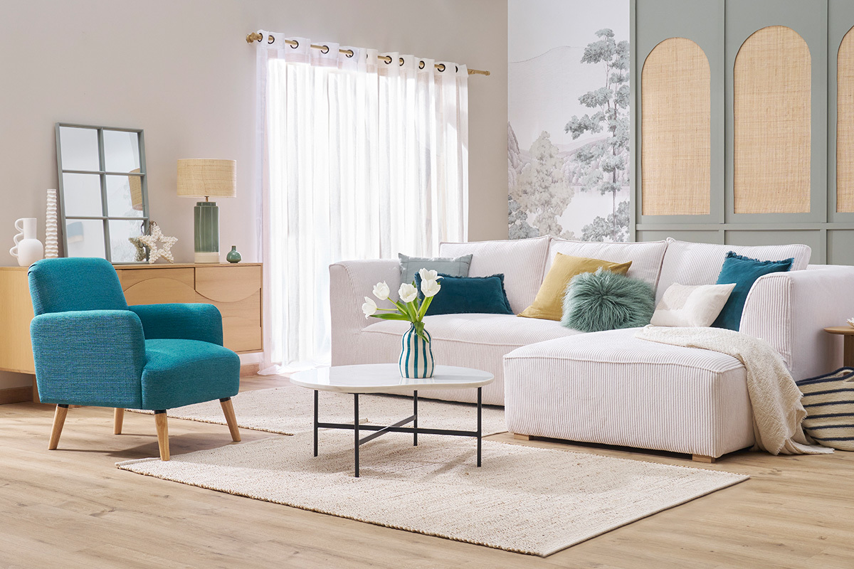 Poltrona scandinava in tessuto blu anatra e legno chiaro ISKO