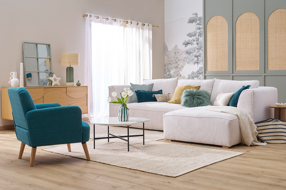 Poltrona scandinava in tessuto blu anatra e legno chiaro ISKO