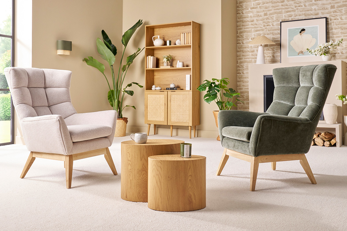 Poltrona scandinava in tessuto ciniglia texturizzato celadon e legno chiaro BRODY