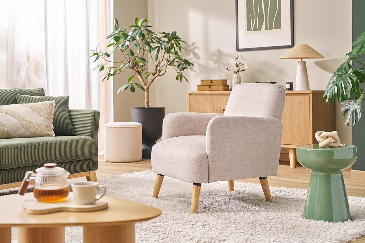Poltrona scandinava in tessuto effetto velluto testurizzato beige e legno ISKO