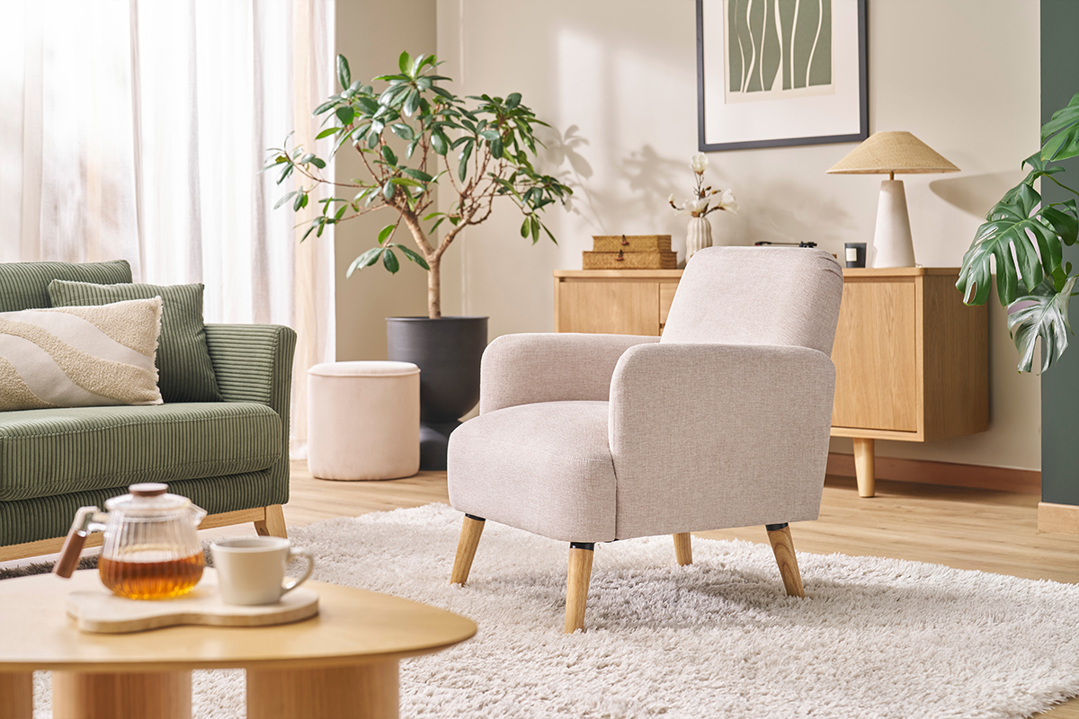 Poltrona scandinava in tessuto effetto velluto testurizzato beige e legno ISKO