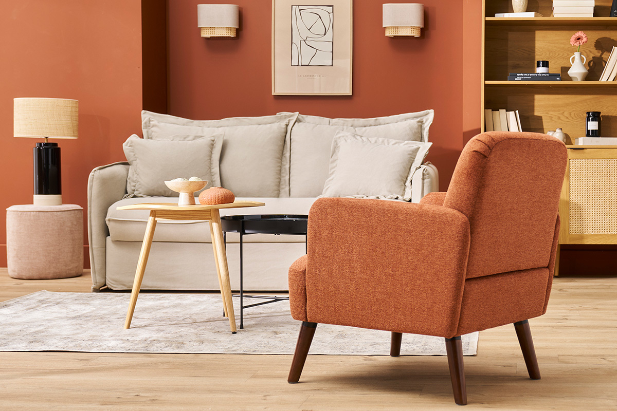 Poltrona scandinava in tessuto effetto velluto testurizzato terra bruciata e legno scuro ISKO