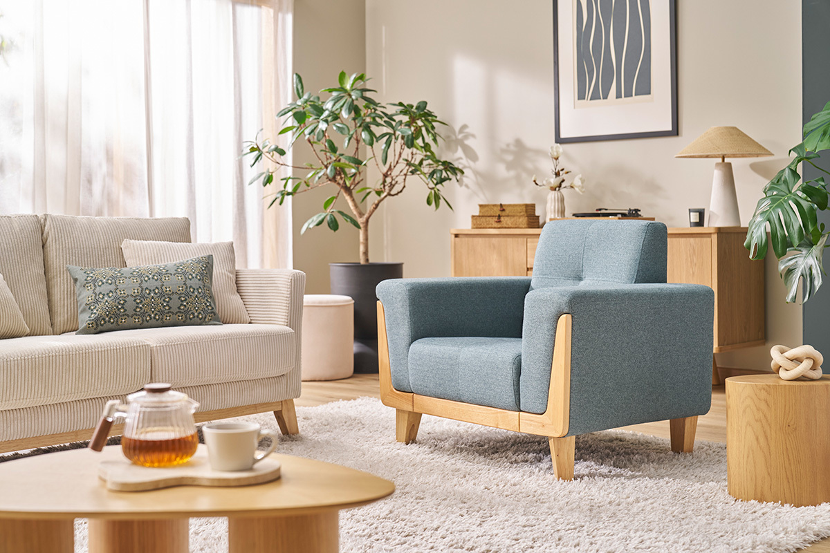 Poltrona scandinava in tessuto grigio-verde e legno chiaro FJORD