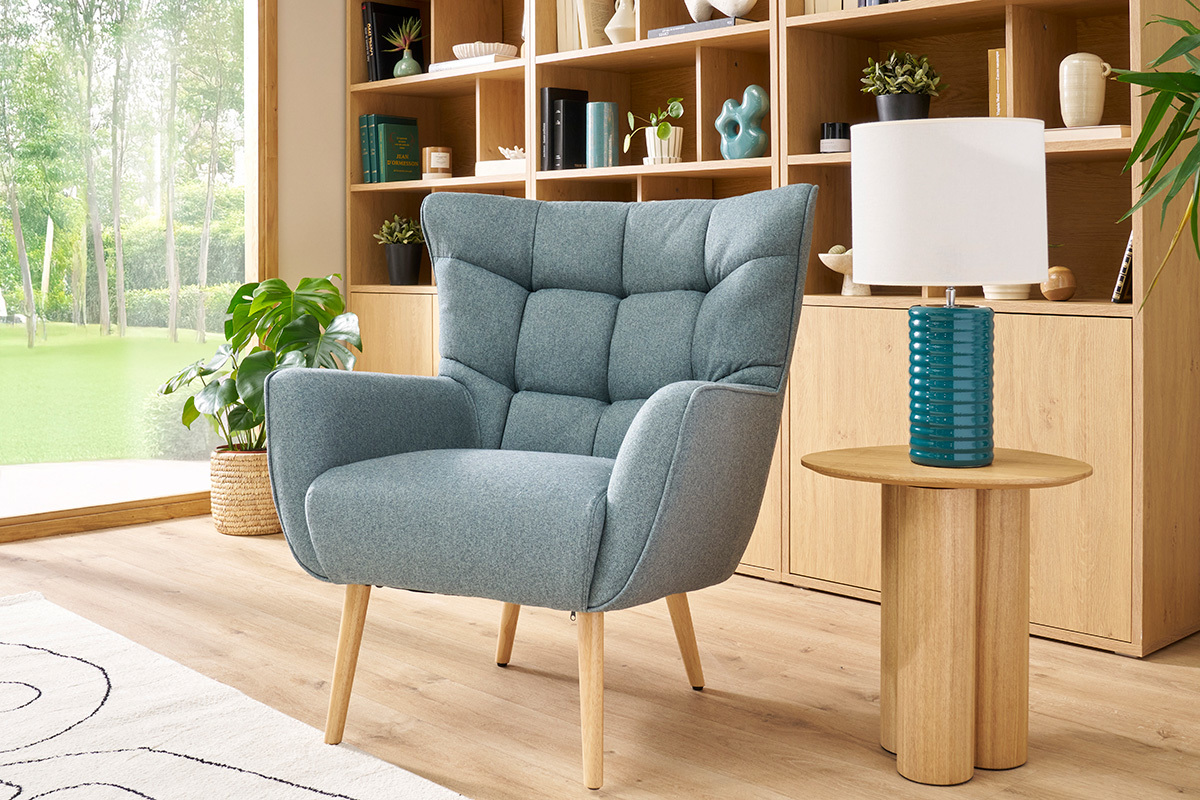 Poltrona scandinava in tessuto verde e legno AVERY
