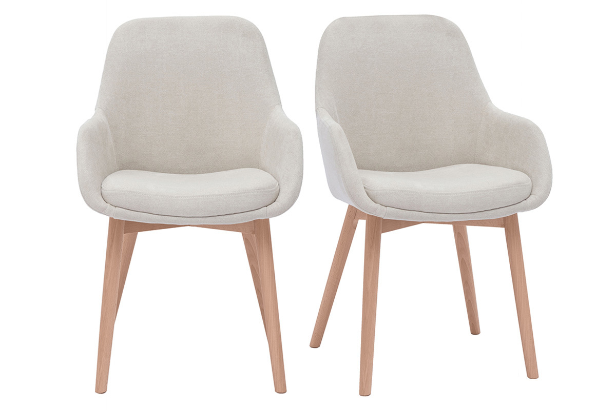 Due poltrone scandinave in tessuto beige con gambe in legno chiaro, vista frontale.