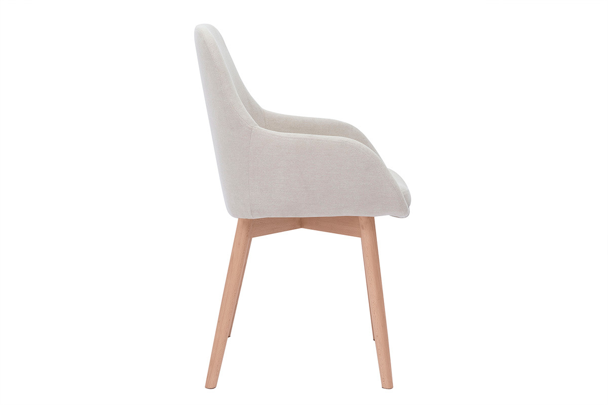 Poltrona scandinava beige in tessuto e legno chiaro, vista laterale.