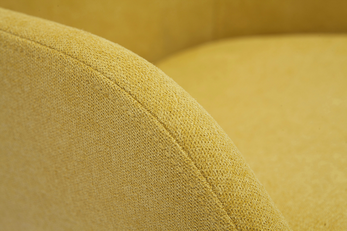 Poltrone scandinave in tessuto effetto velluto giallo senape e legno chiaro massello (lotto di 2) HOLO