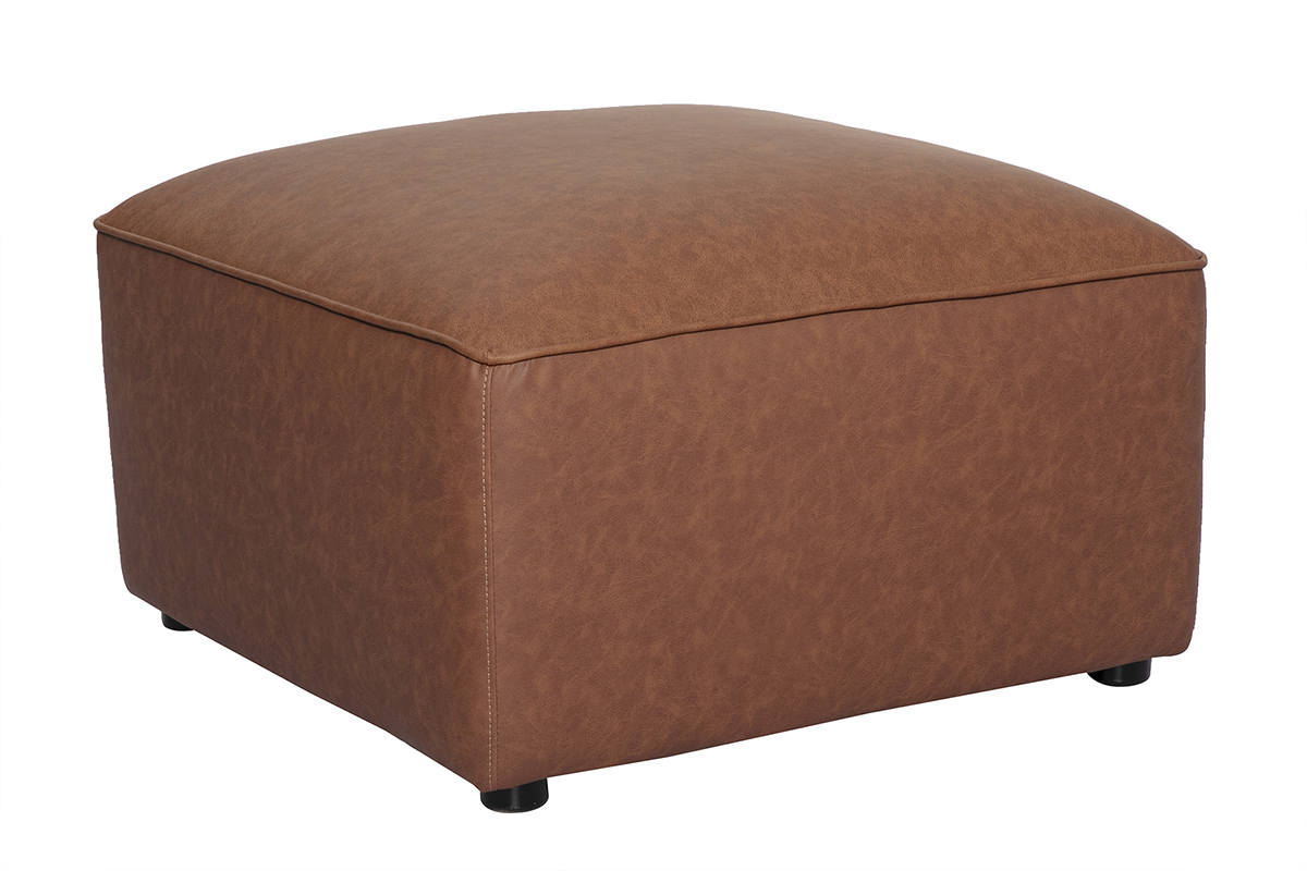 Pouf quadrato in pelle marrone FERGUS, vista a 3/4, con piedi neri.