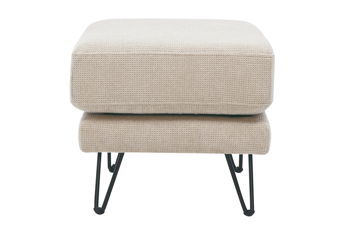 Pouf poggiapiedi in tessuto ciniglia beige con piedi in metallo, vista di profilo.
