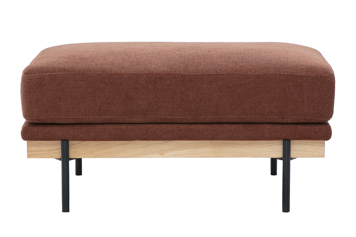 Pouf poggiapiedi in tessuto ciniglia color terra bruciata con piedini in metallo nero, vista frontale.