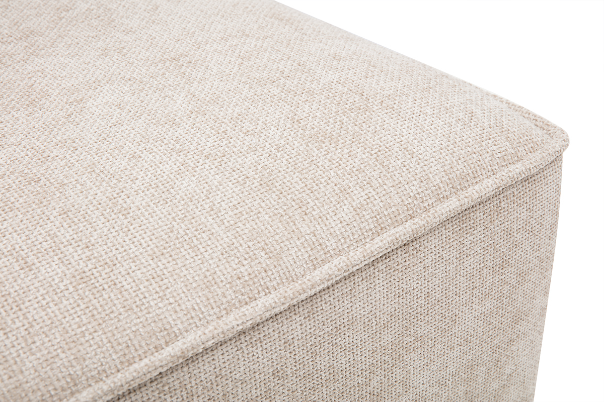 Primo piano sul pouf poggiapiedi quadrato in tessuto effetto velluto testurizzato beige KERRY