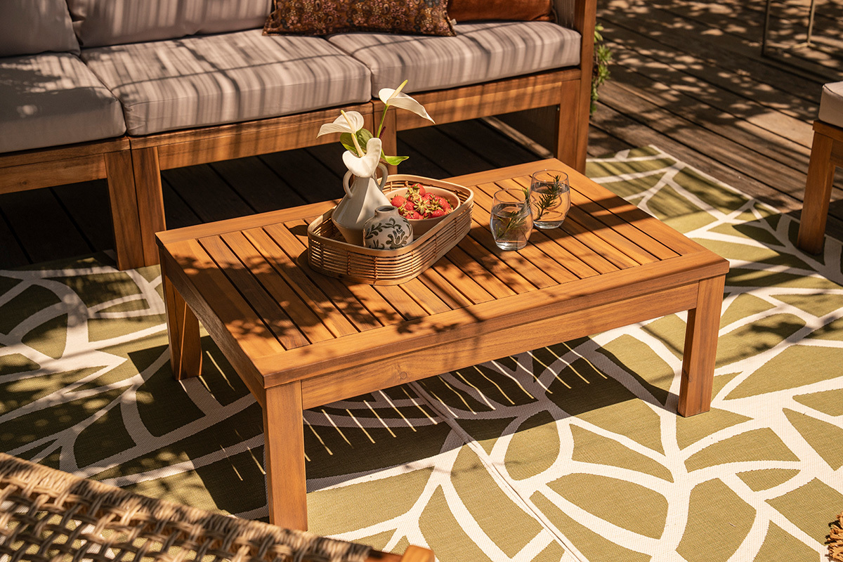 Salotto da giardino 3-4 posti in legno massiccio, 2 set di coperture (taupe o �cru) e braccioli intrecciati ALOHA