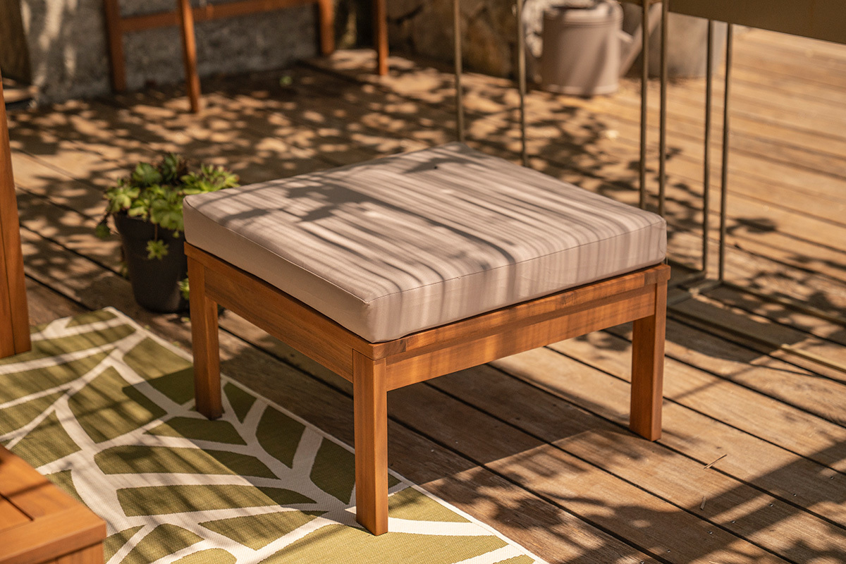 Salotto da giardino 3-4 posti in legno massiccio, 2 set di coperture (taupe o �cru) e braccioli intrecciati ALOHA