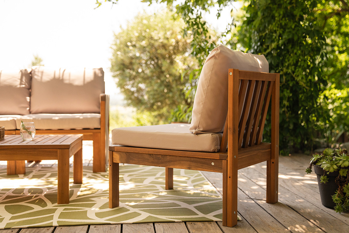 Salotto da giardino 3-4 posti in legno massiccio, 2 set di coperture (taupe o �cru) e braccioli intrecciati ALOHA