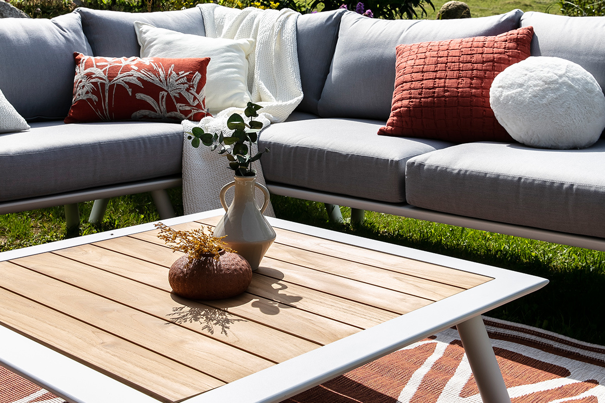 Salotto da giardino angolare in alluminio bianco, teak e tessuto grigio chiaro BELLS
