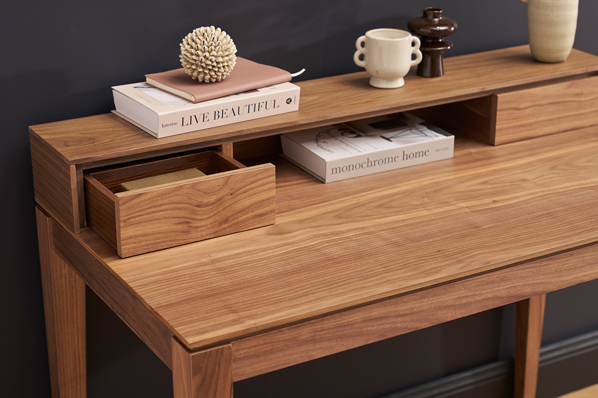 Scrivania design con spazi per riporre i propri oggetti in legno di noce SEKRET