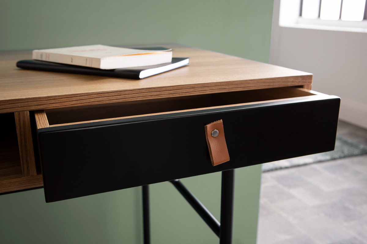 Scrivania design con spazi per riporre i propri oggetti in quercia Nero OFICI