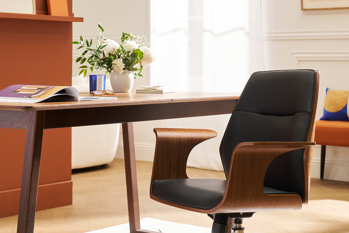 Sedia da ufficio con rotelle design nero, legno scuro noce e acciaio cromato RUFIN