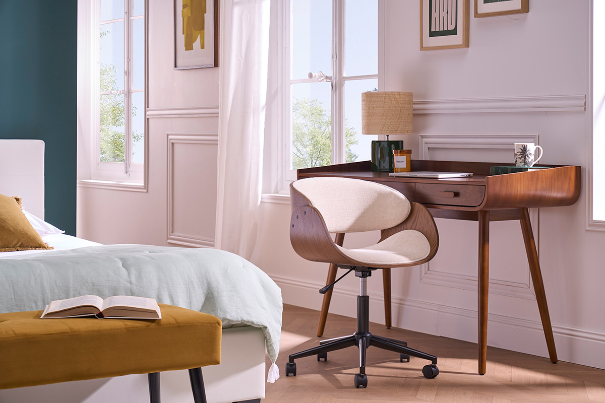 Sedia da ufficio con ruote design in legno scuro e tessuto effetto velluto beige BENT