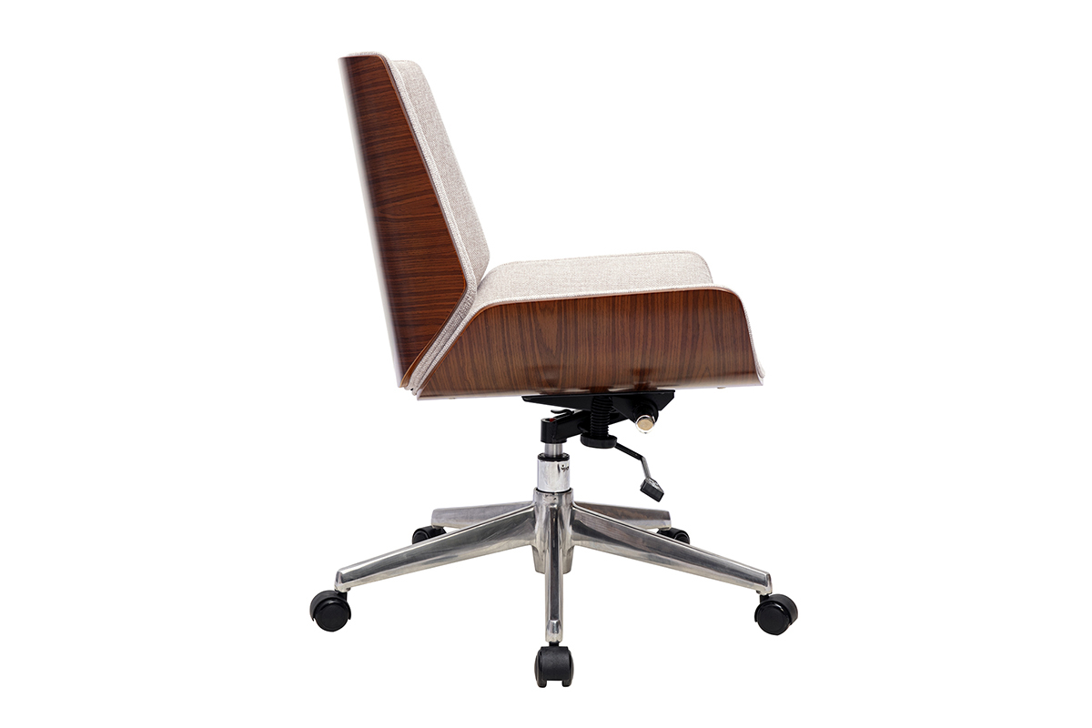 Sedia da ufficio girevole con schienale curvo, vista laterale. Tessuto beige, legno scuro, acciaio cromato.