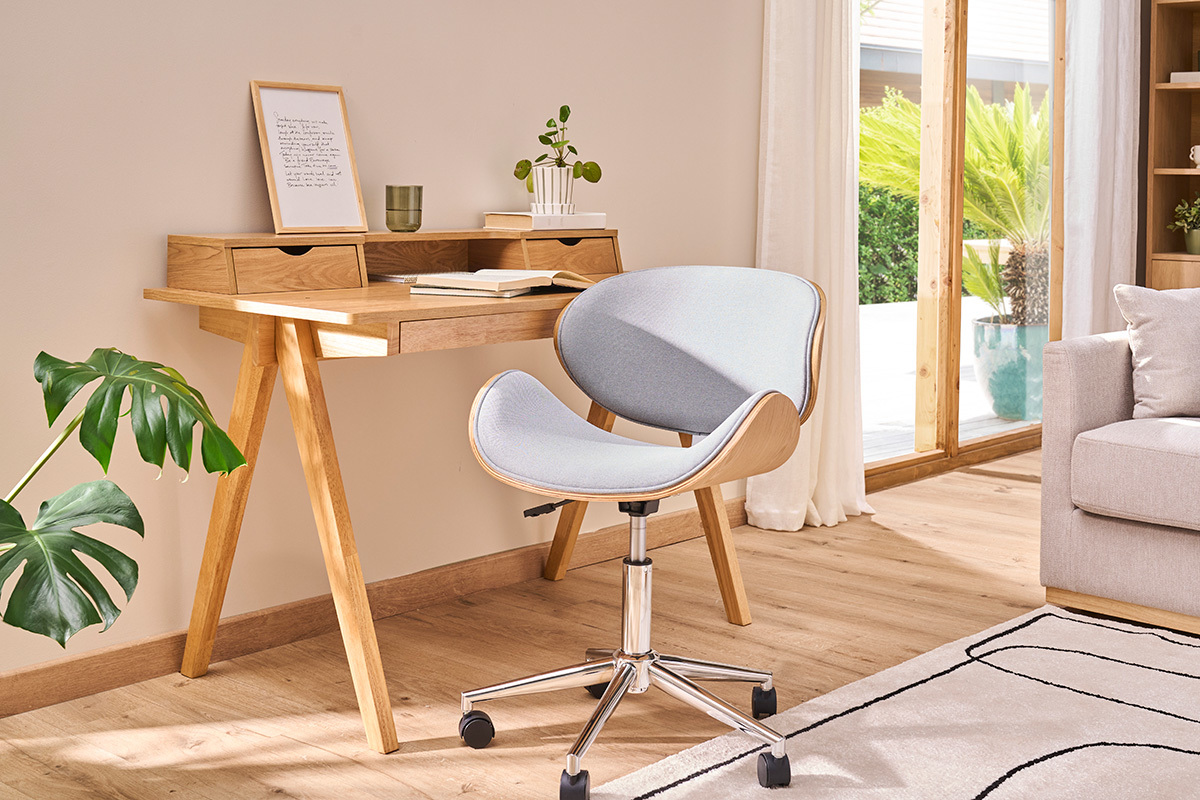 Sedia da ufficio con ruote design in tessuto grigio chiaro, legno chiaro e acciaio cromato WALNUT