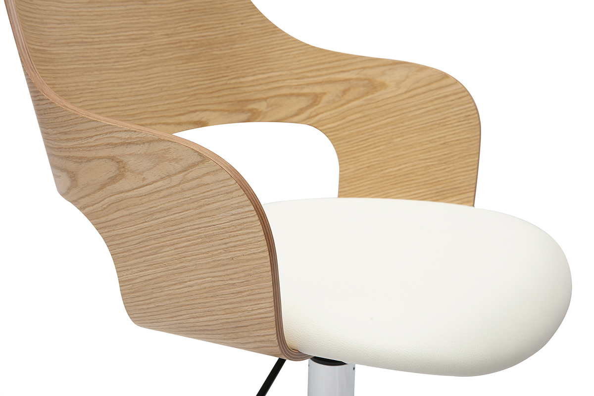 Dettaglio dello schienale e della seduta della sedia da ufficio JANET in legno chiaro e poliuretano bianco.