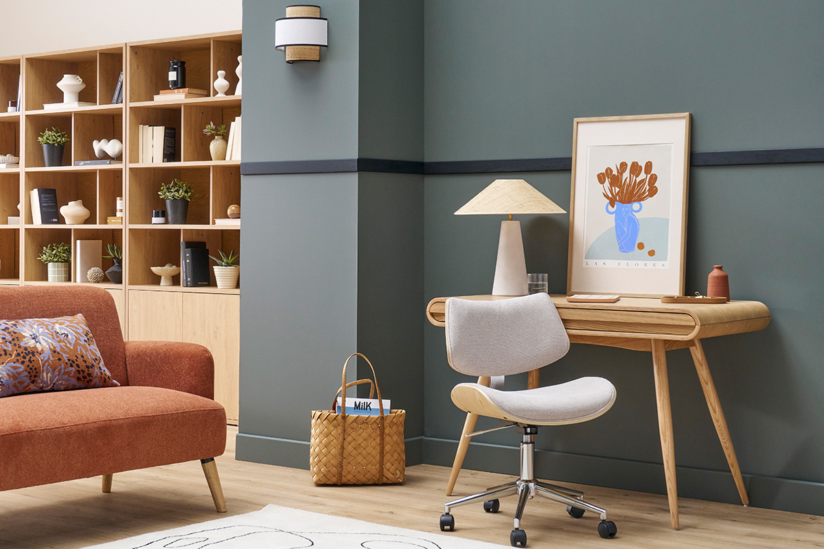 Sedia da ufficio girevole design in tessuto effetto velluto beige, legno chiaro di rovere e metallo MALMO