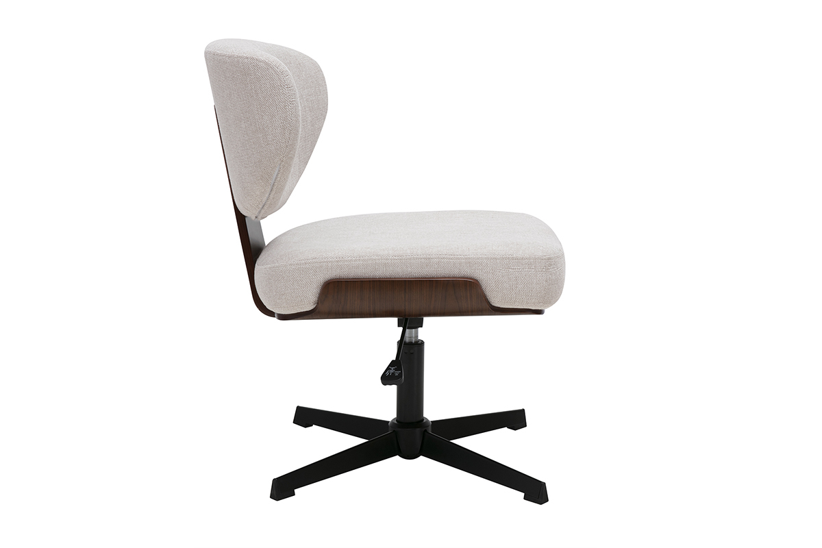 Sedia da ufficio beige in tessuto effetto velluto, vista di profilo, con base in metallo nero e legno noce.