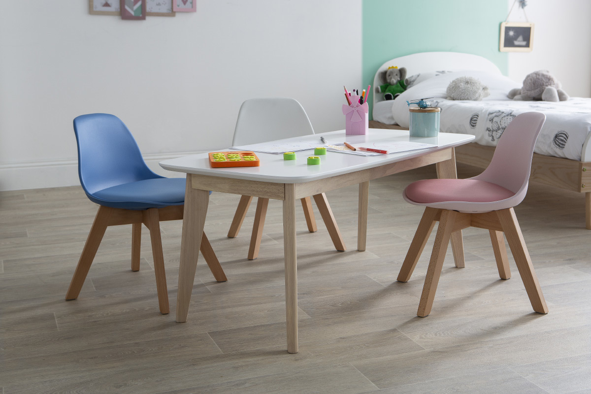 Sedia design blu con piedi in legno BABY PAULINE
